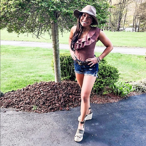 Meet your Seller! - Picture 4 of 5